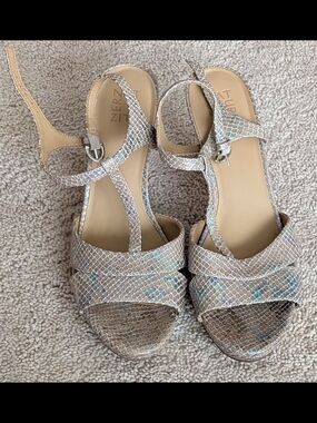 Naturalizer Iridescent Metallic Snake-Embossed  Leather Heels Sandals. 11M EUC